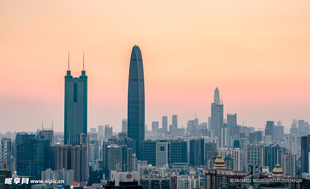 黄昏下的繁华都市天际线