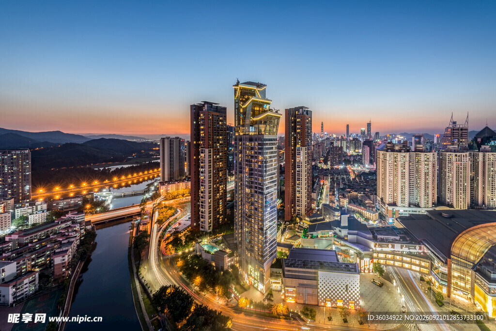 城市璀璨夜景俯瞰图