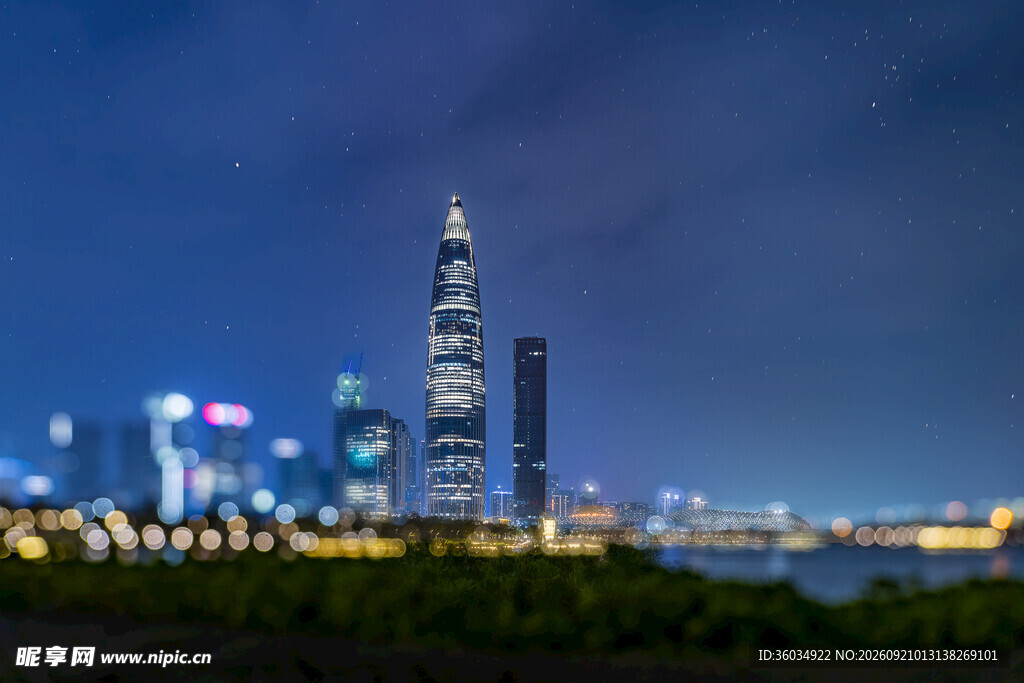 深圳夜景璀璨摩天大楼