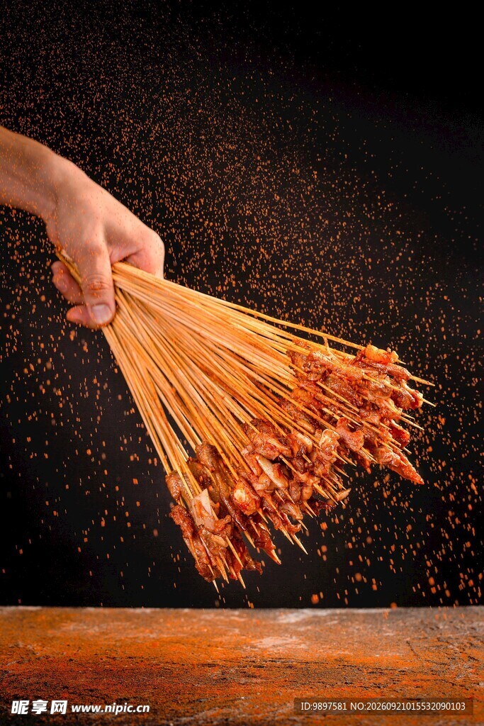 手持串串诱人美食瞬间