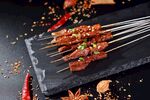 美味烤肉串诱人香气四溢