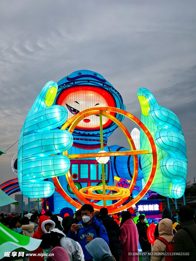 夜间绚烂花灯展