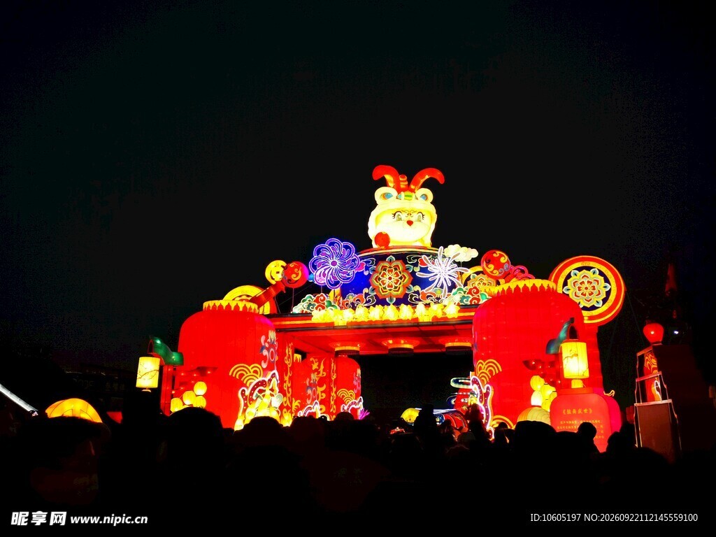 夜间绚烂花灯展