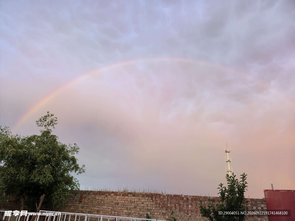 雨后天边淡彩虹