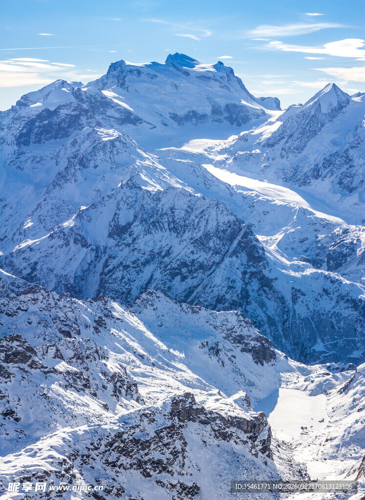 雪山山脉冬日风光