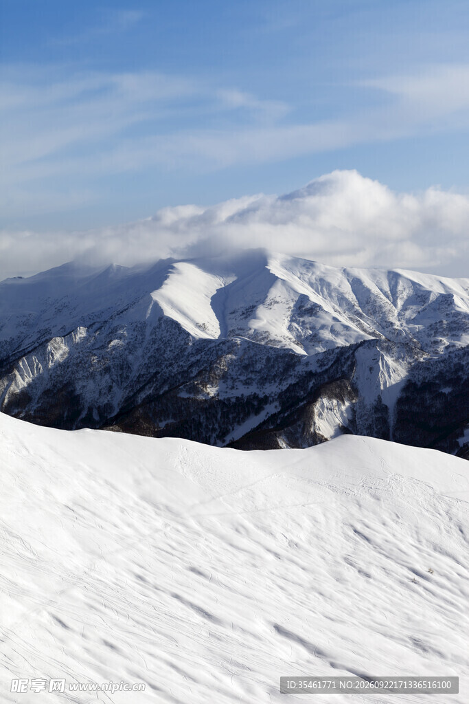 冬日雪山自然风光