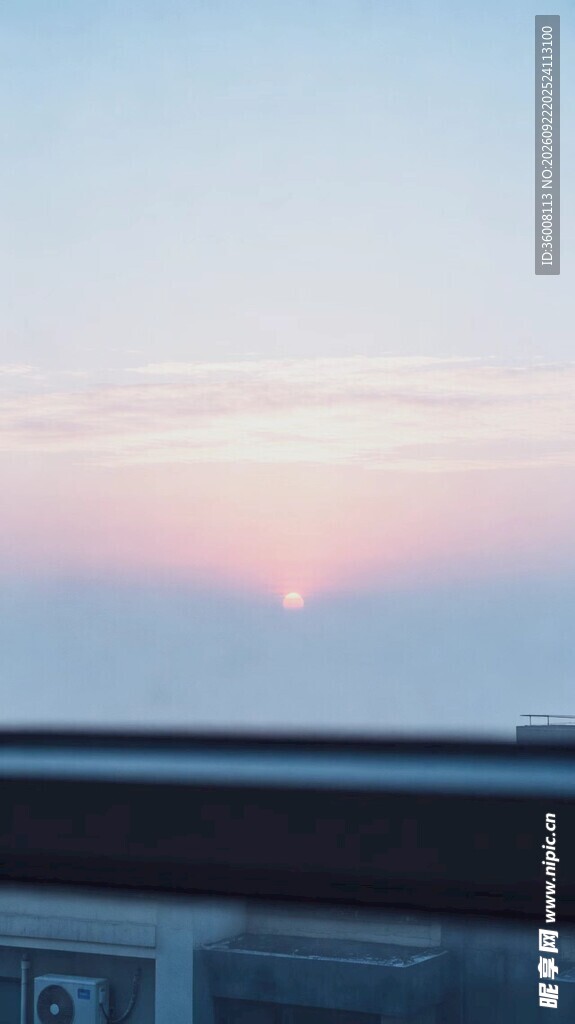 窗边日落黄昏风景