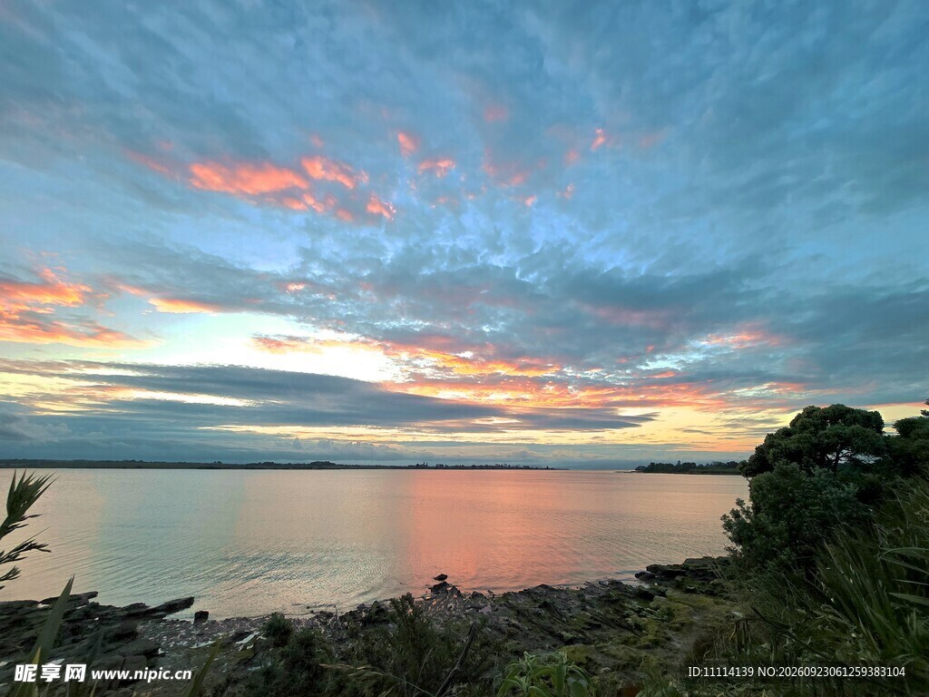 海滨黄昏晚霞美景