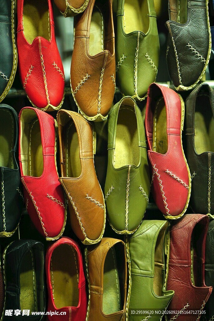 多款传统手工布鞋展示