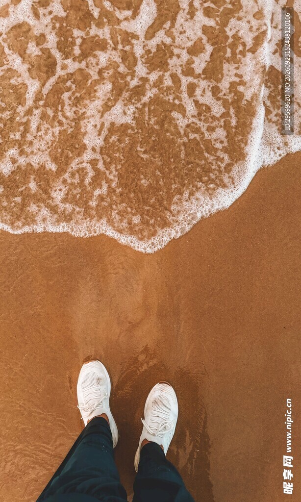 海边沙滩脚下视角