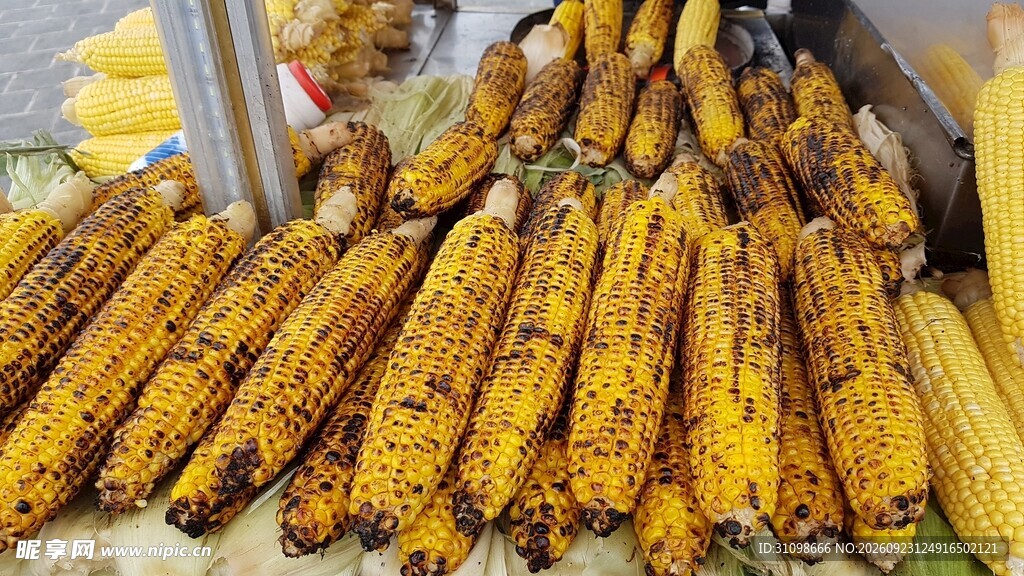 街边特色烤玉米