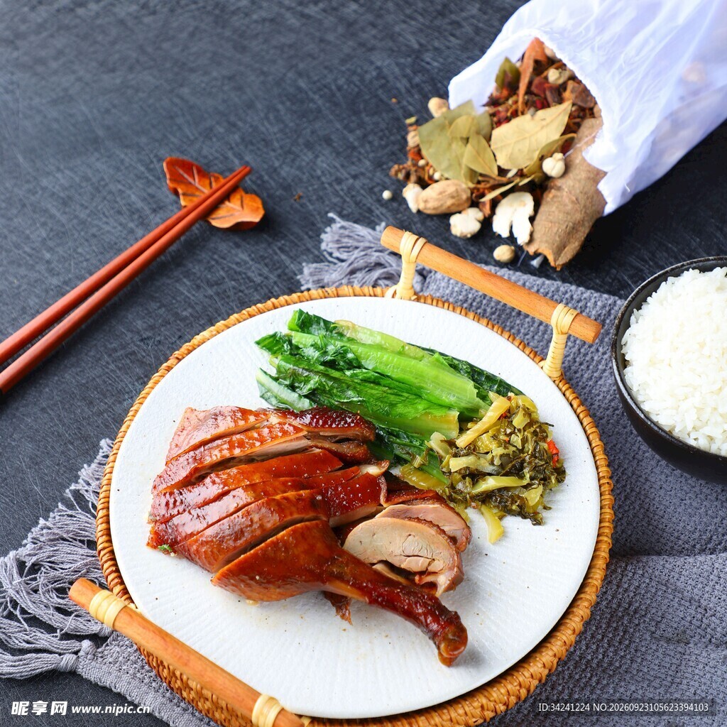 烤鸭腿配饭简餐