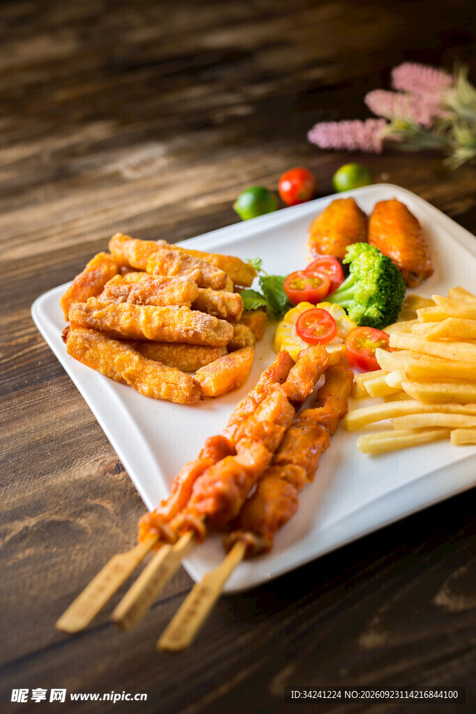 美味烤串薯条小食拼盘
