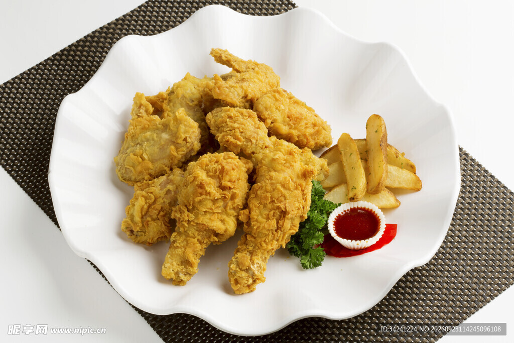香酥炸鸡配薯条