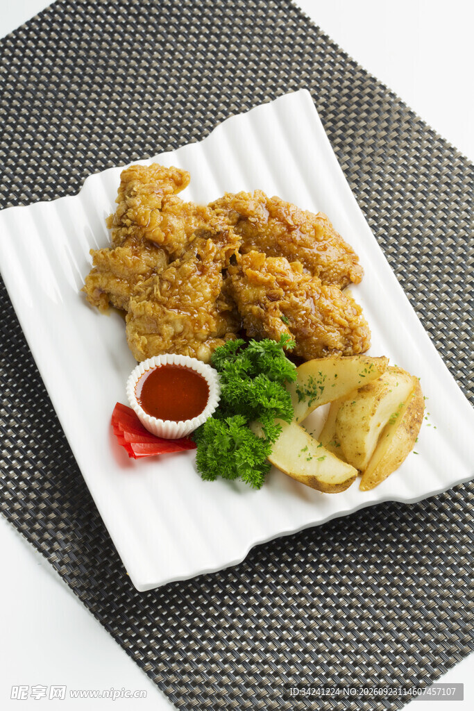 香酥炸猪排配蘸酱