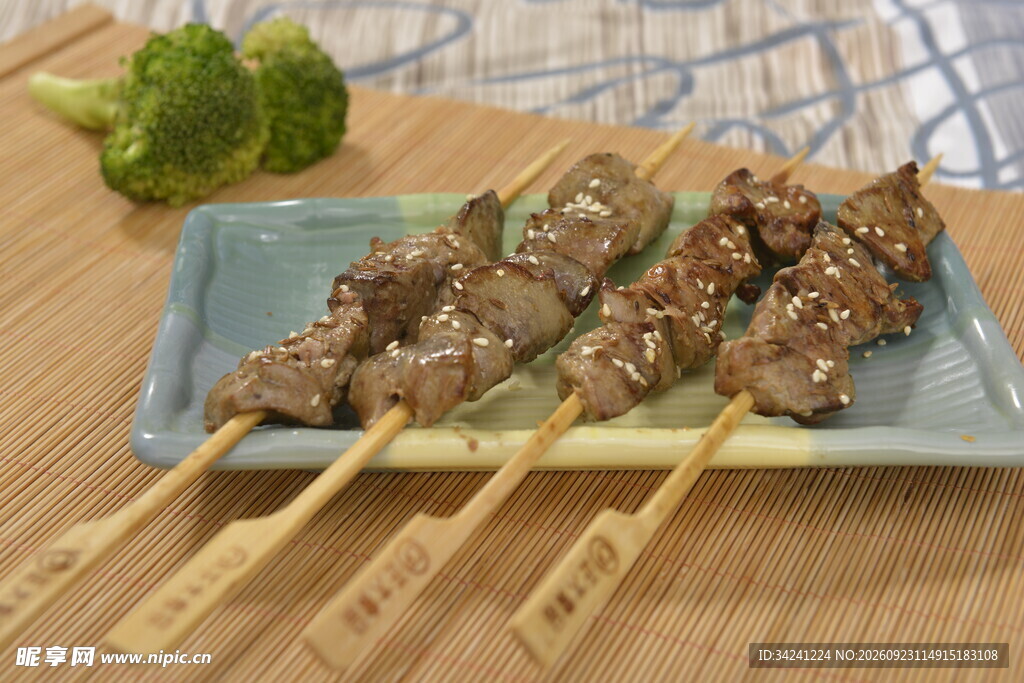 炭烤牛肉串美食