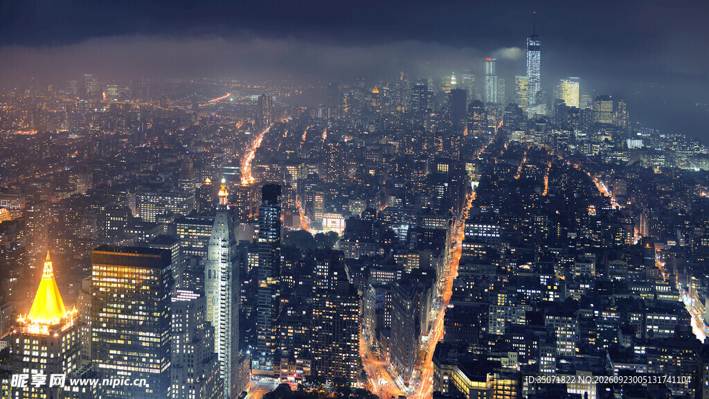 都市夜景车流光轨