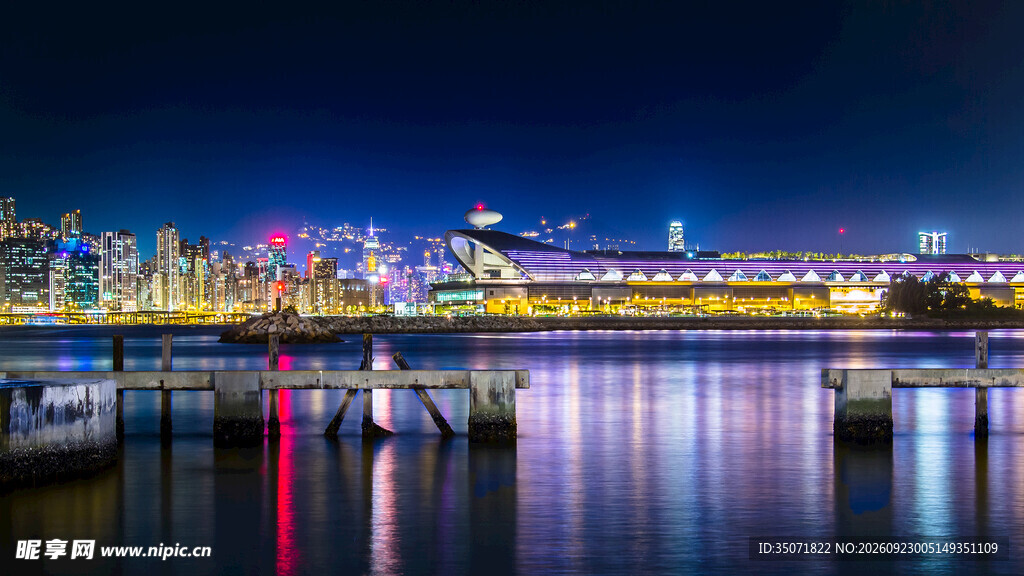 城市滨水夜景