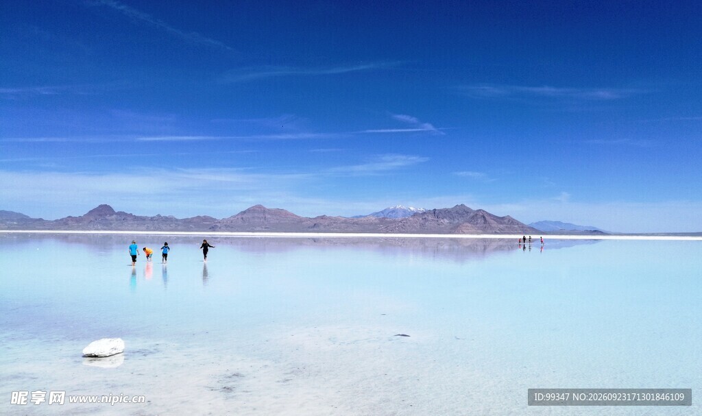 盐湖天空之镜美景