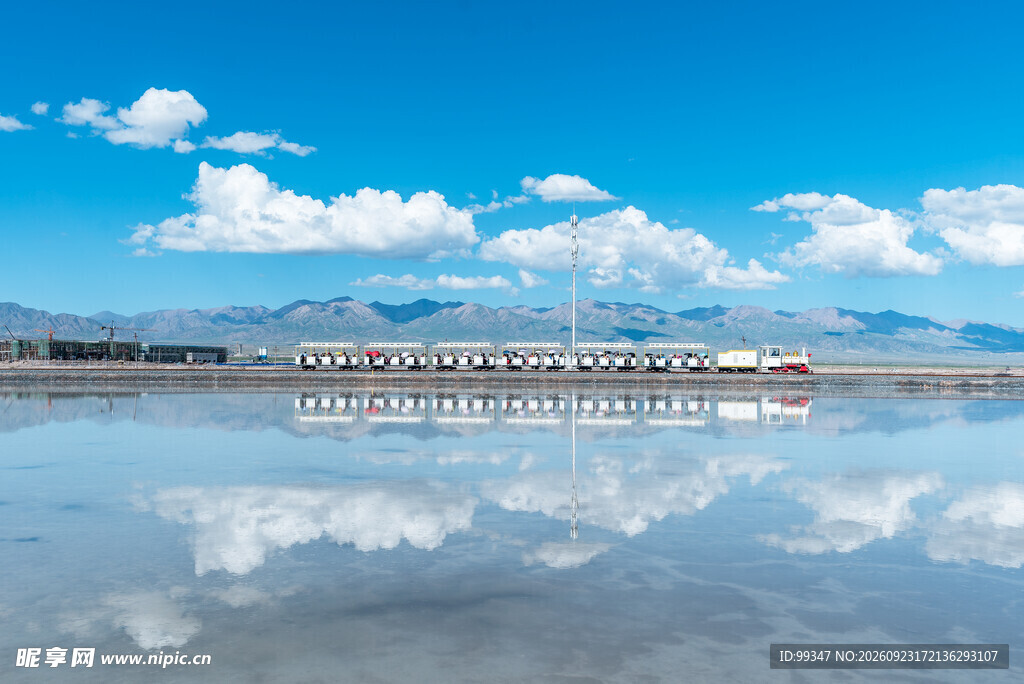 盐湖天空之镜美景