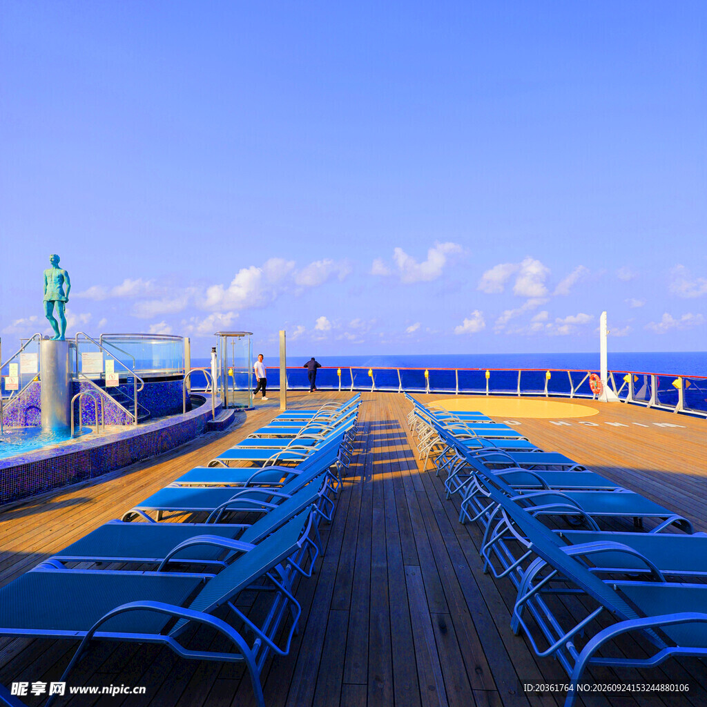 邮轮甲板海景风光