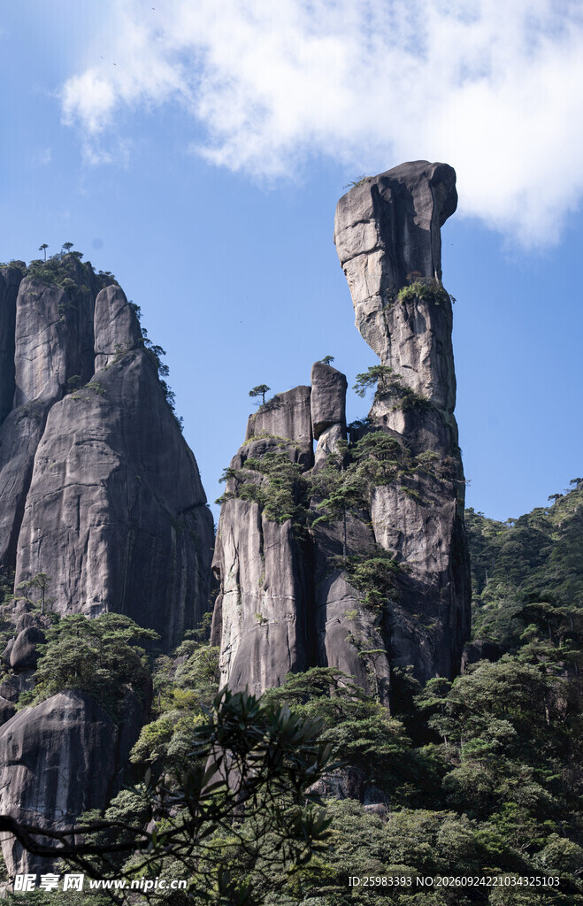 奇峰怪石