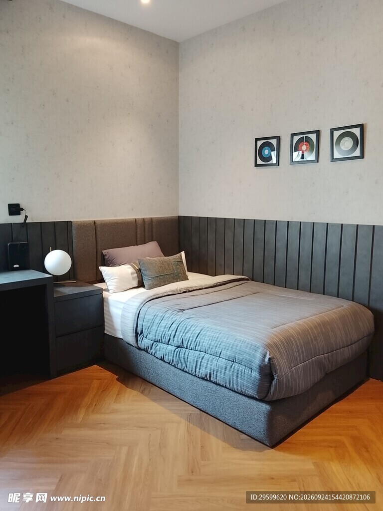 现代简约卧室实景