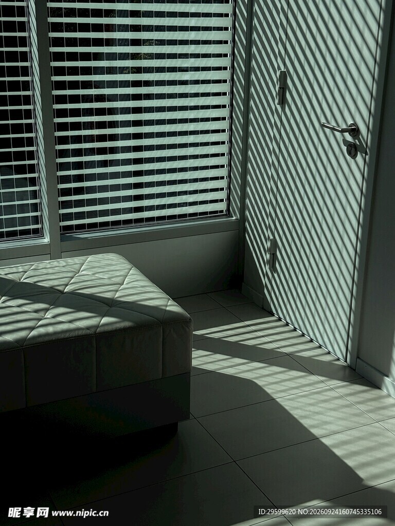 室内百叶窗光影场景