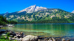 青山碧湖晴日美景