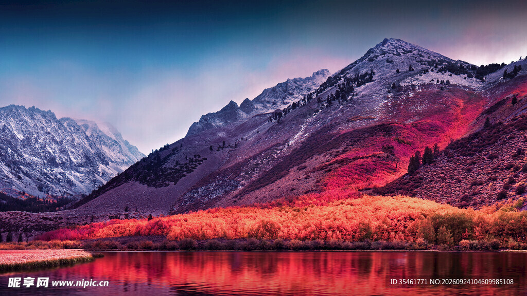 山湖黄昏霞光美景