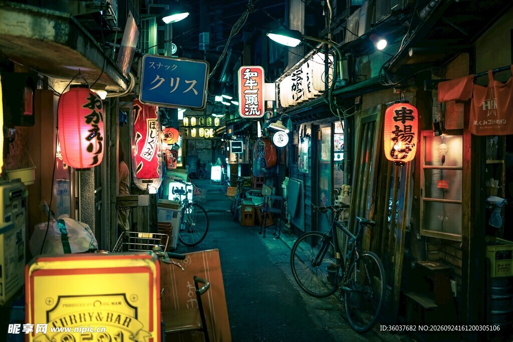 日式深夜小巷街景