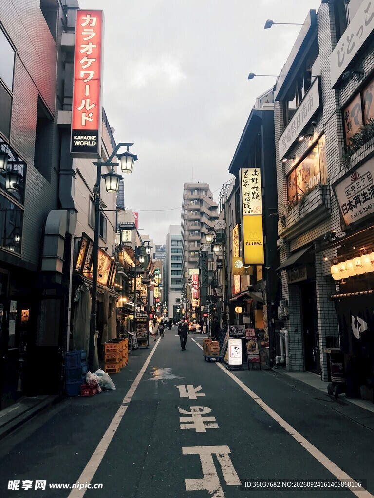 日本城市商业街街景