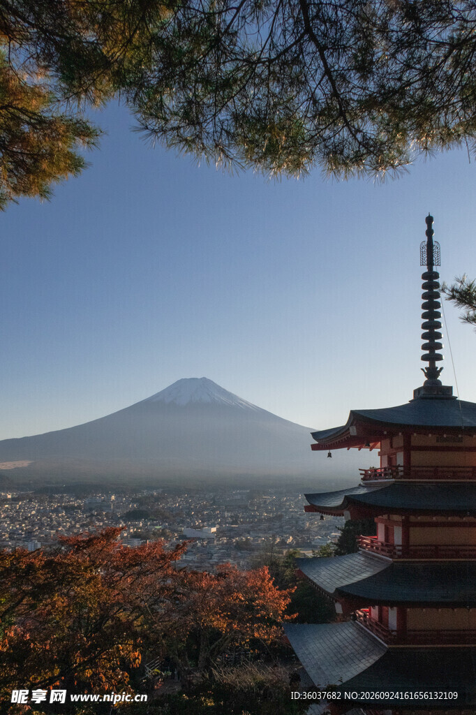 富士山与日式古塔秋景
