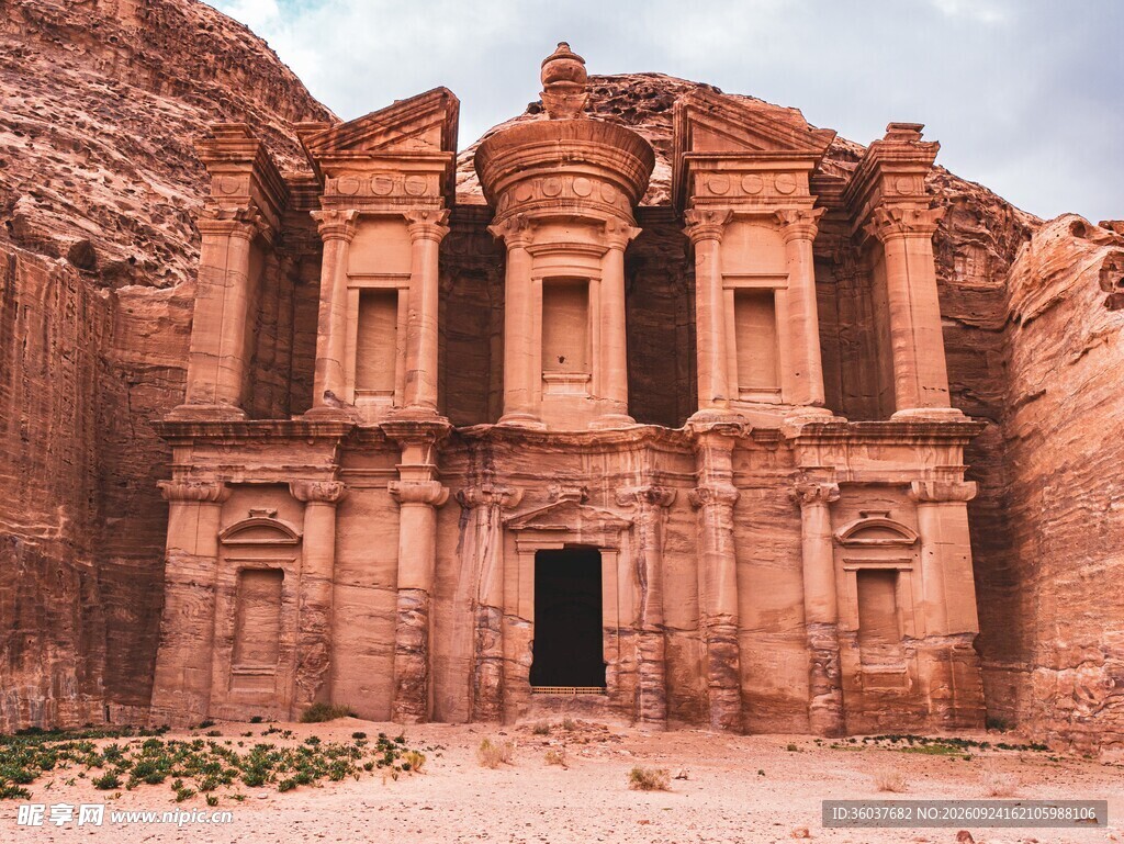 约旦佩特拉古石窟建筑