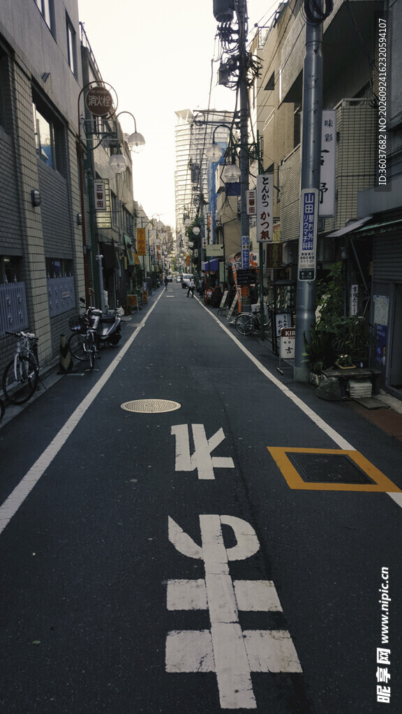 日本城市小巷街景