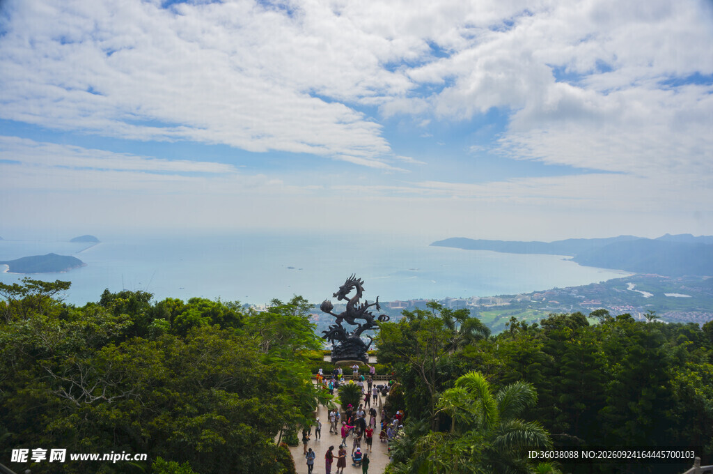 山顶远眺山海美景