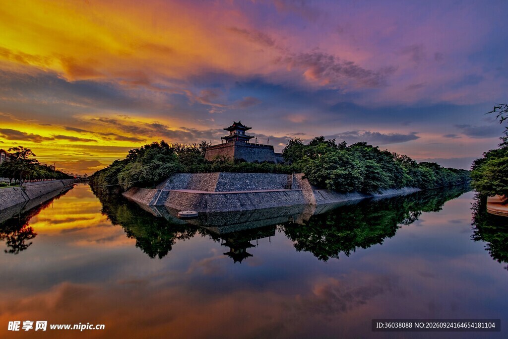 黄昏湖景晚霞倒影