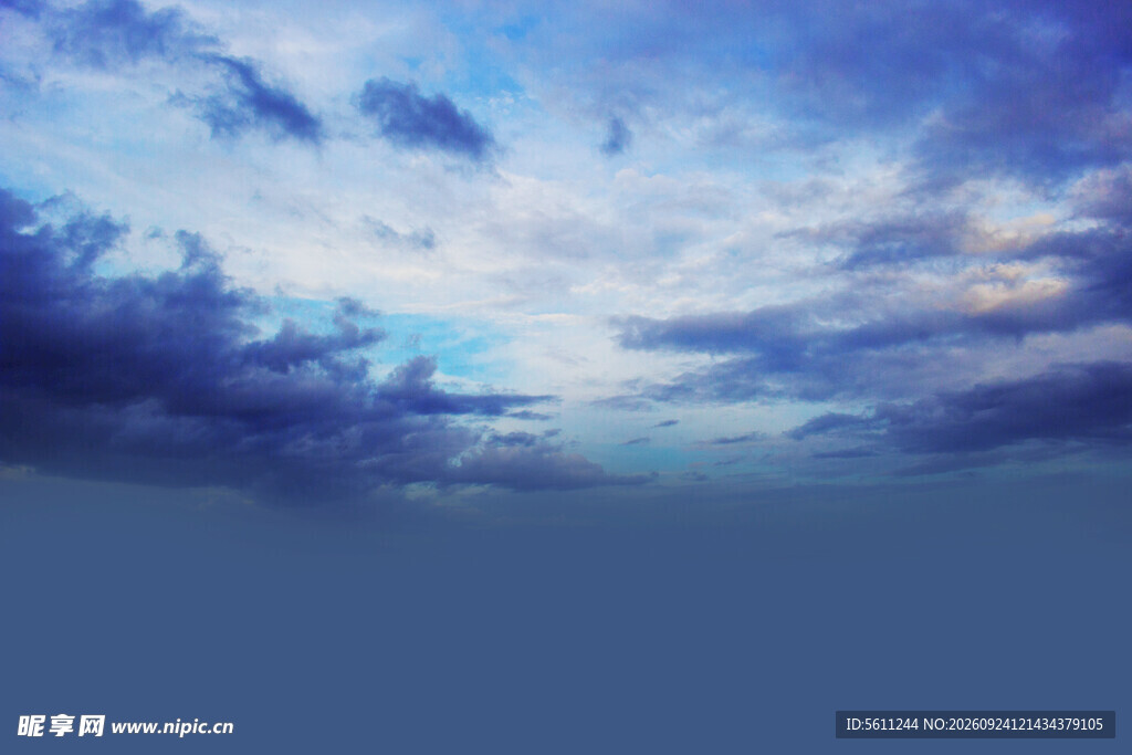 蓝天流云自然风景