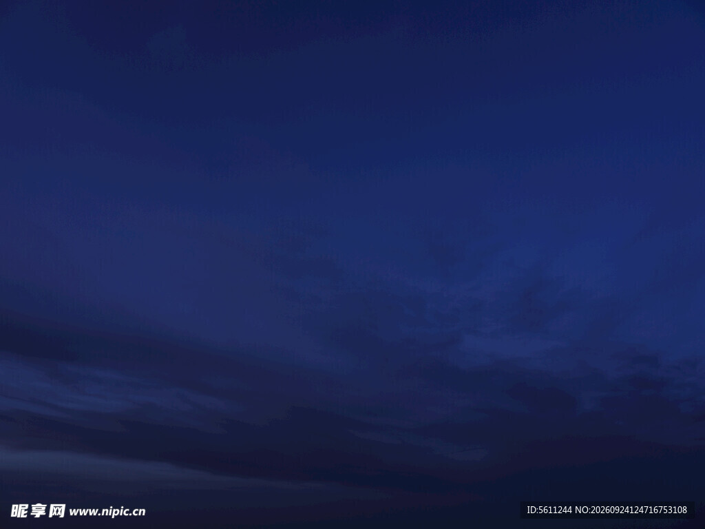 深蓝夜幕天空云景