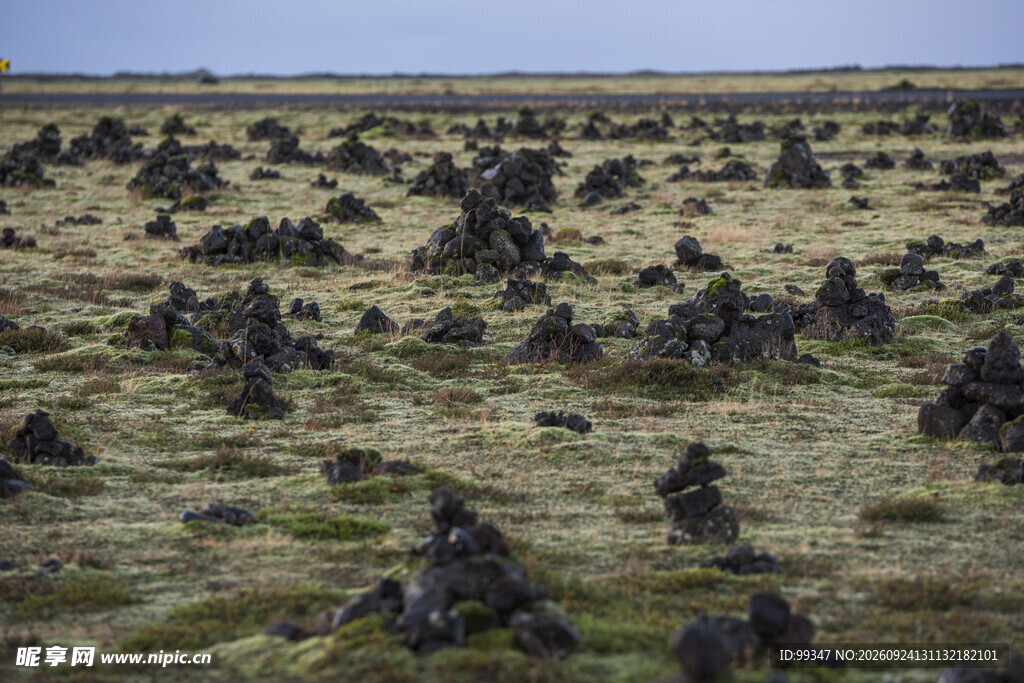 荒原石堆旷野风光