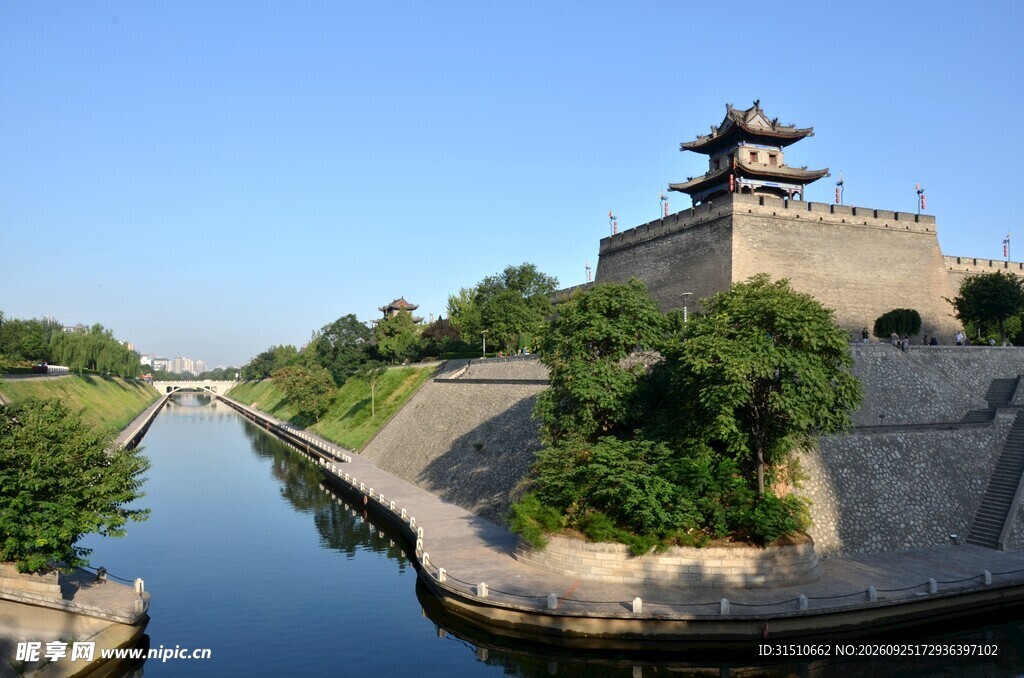 古城墙护城河风光