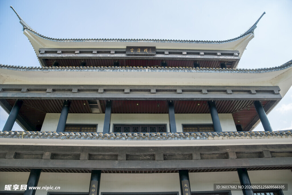 中式古建楼阁仰拍