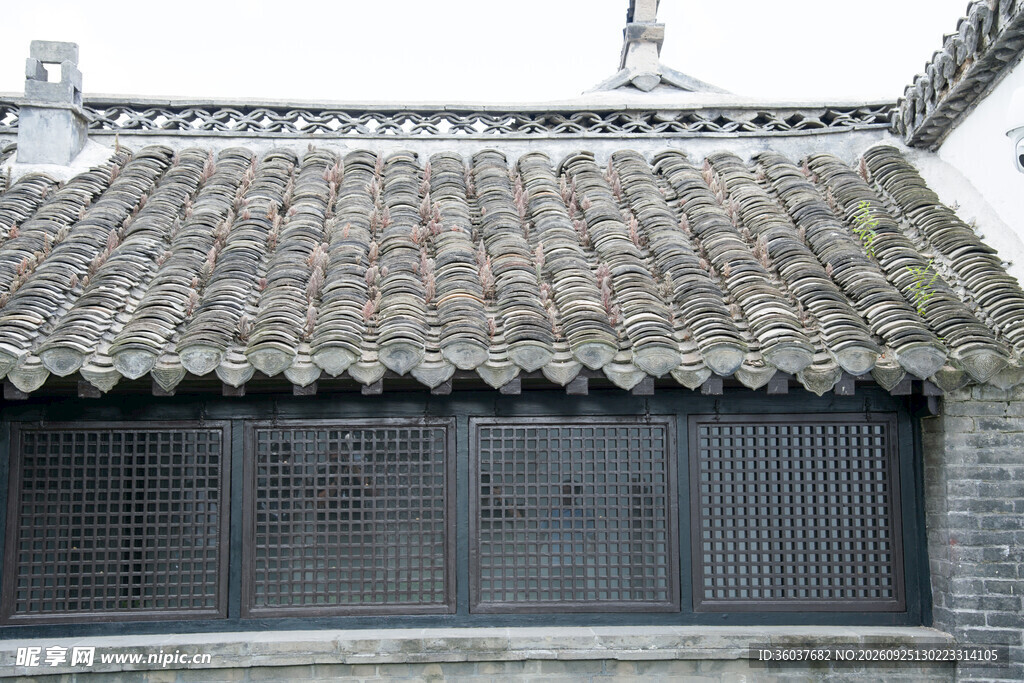 中式古建青瓦屋檐