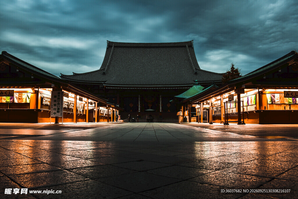 雨夜古寺夜景