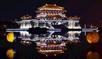 古楼夜景水中倒影