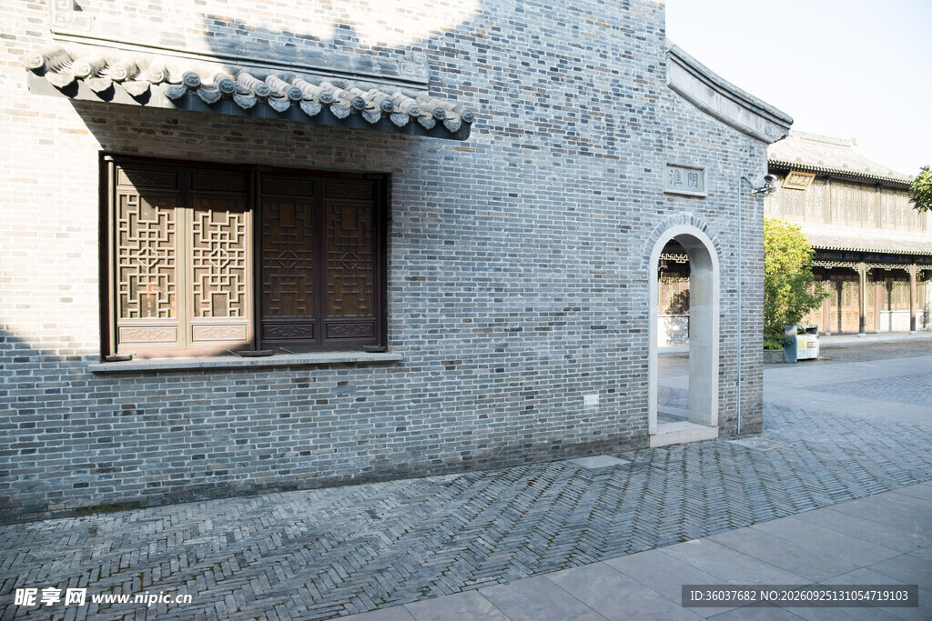 中式青砖古民居街景