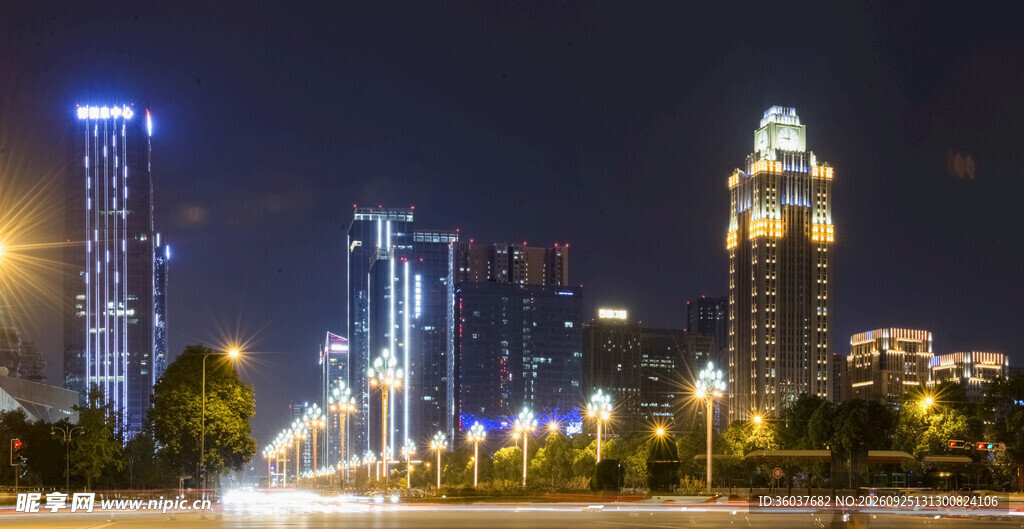 城市河畔夜景