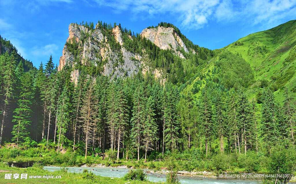 山林河畔自然美景