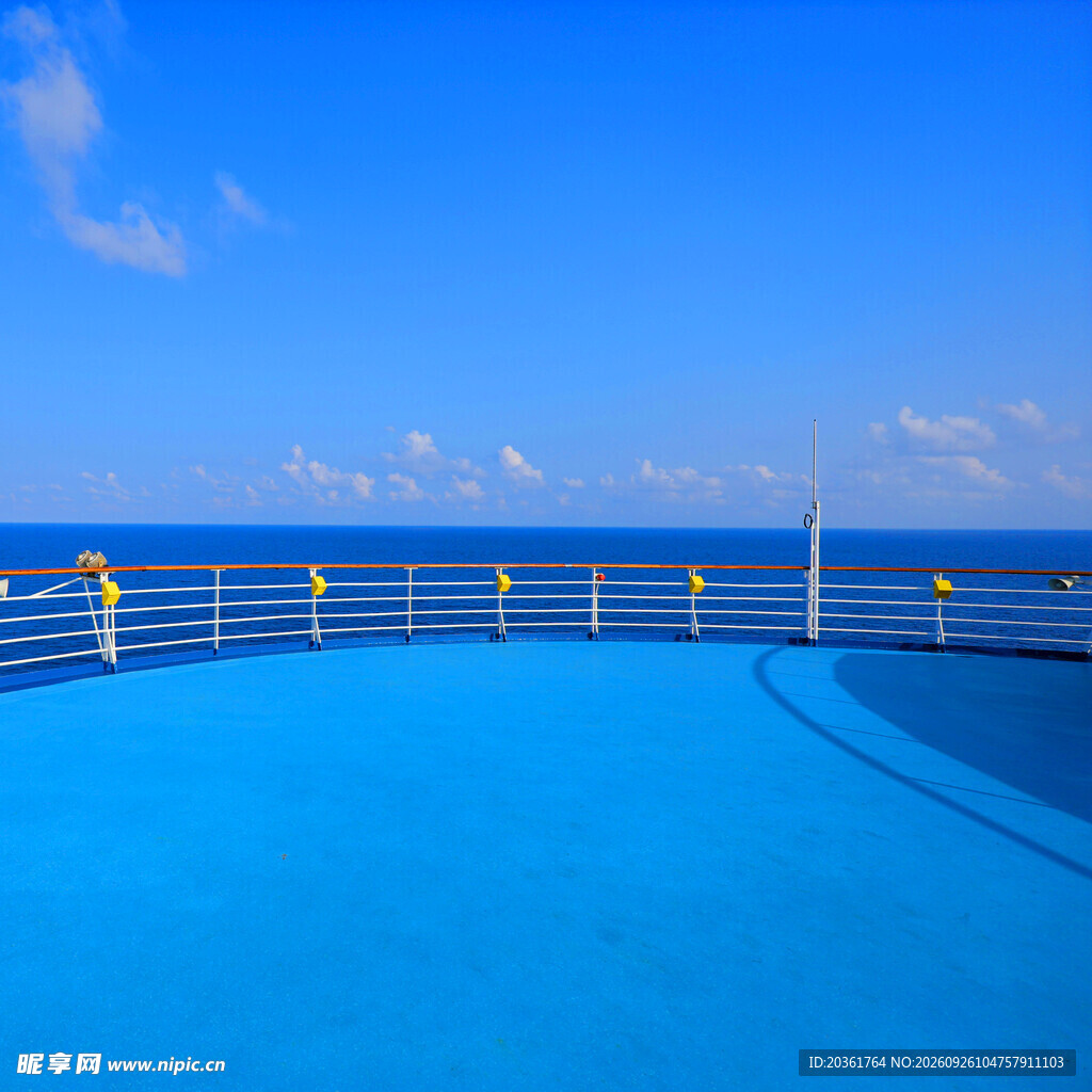 邮轮甲板海景风光