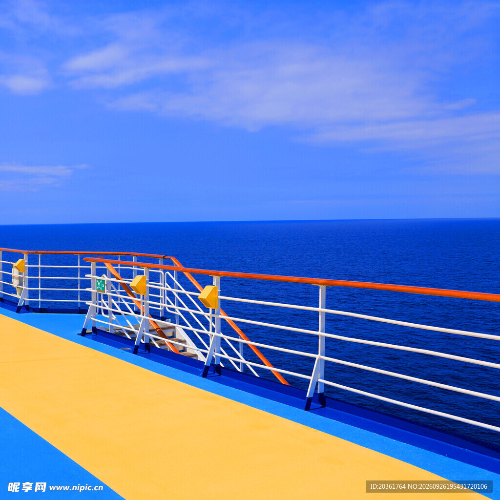 邮轮甲板海景风光